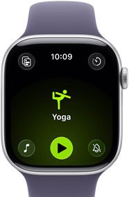 Apple Watch Series 11 z aluminiową kopertą w kolorze srebrnym, z treningiem jogi na wyświetlaczu, prawa strona obudowy: pokrętło Digital Crown, pasek sportowy w kolorze mlecznego fioletu