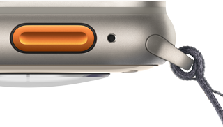 Apple Watch Ultra 2 z przyciskiem czynności w kolorze pomarańczowym i wytrzymałą tytanową kopertą.