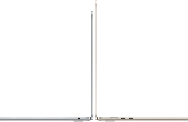 Widok z boku na modele MacBooka Air 13 cali i 15 cali w kolorach srebrnym i księżycowej poświaty, urządzenia są otwarte i ustawione do siebie tyłem