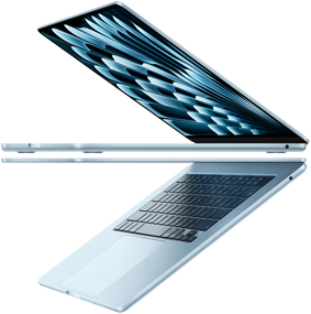 Dwa otwarte MacBooki Air w kolorze błękitnym tworzące strzałkę, co podkreśla ich smukły profil