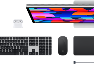 Akcesoria do Maca: Airpods, monitor Studio Display, klawiatura Magic Keyboard, mysz Magic Mouse, gładzik Magic Trackpad, przewód do ładowania MagSafe w kolorze gwiezdnej czerni