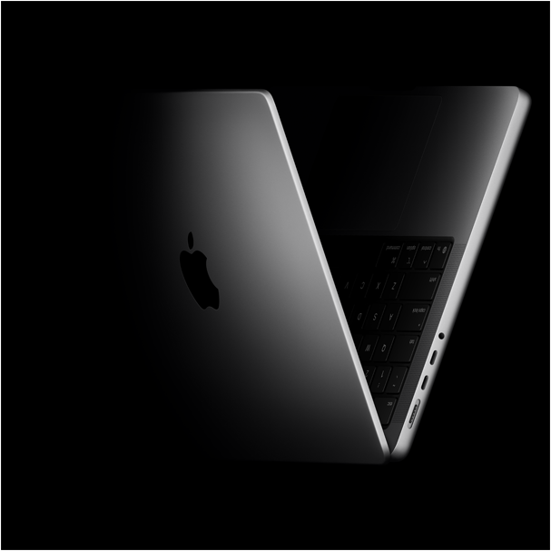 MacBook Pro ustawiony w kształt litery V nawiązujący do czipa M5