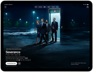 iPad Air, przód obudowy, na ekranie wyświetlany jest serial Rozdzielenie w aplikacji Apple TV