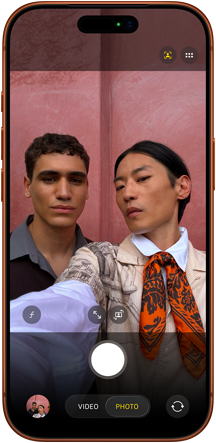 iPhone&nbsp;17&nbsp;Pro, przód obudowy, funkcja Centrum uwagi w zdjęciach